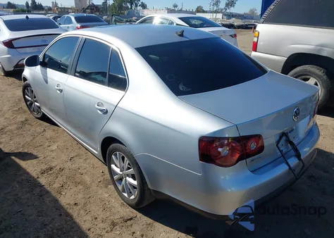 2010 Volkswagen Jetta Se z USA, uszkodzony, nr VIN 3VWRZ7AJ4AM013567